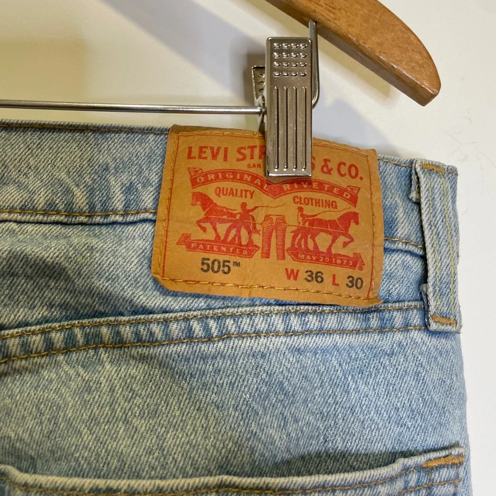 Levis 505 Regular Fit‎ Jeans Mens 36x30 Light Wash Blue Denim Straight Leg Pants